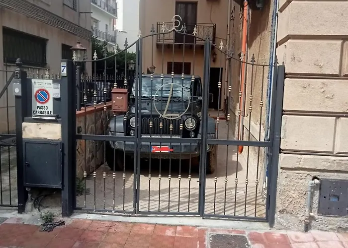 アパートホテル Casa Del Dottore チェファル